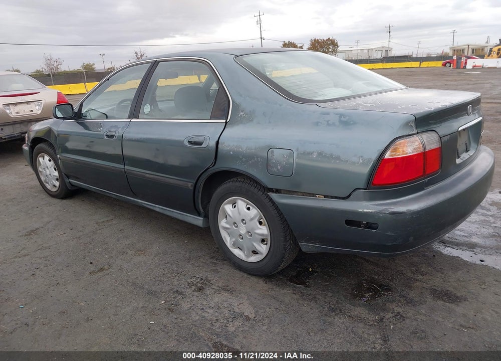 1997 HONDA ACCORD LX VIN: 1HGCD5637VA265601