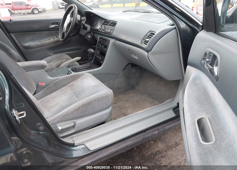 1997 HONDA ACCORD LX VIN: 1HGCD5637VA265601