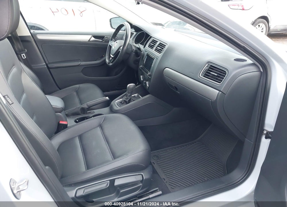 2017 VOLKSWAGEN JETTA 1.4T SE VIN: 3VWDB7AJ3HM381845