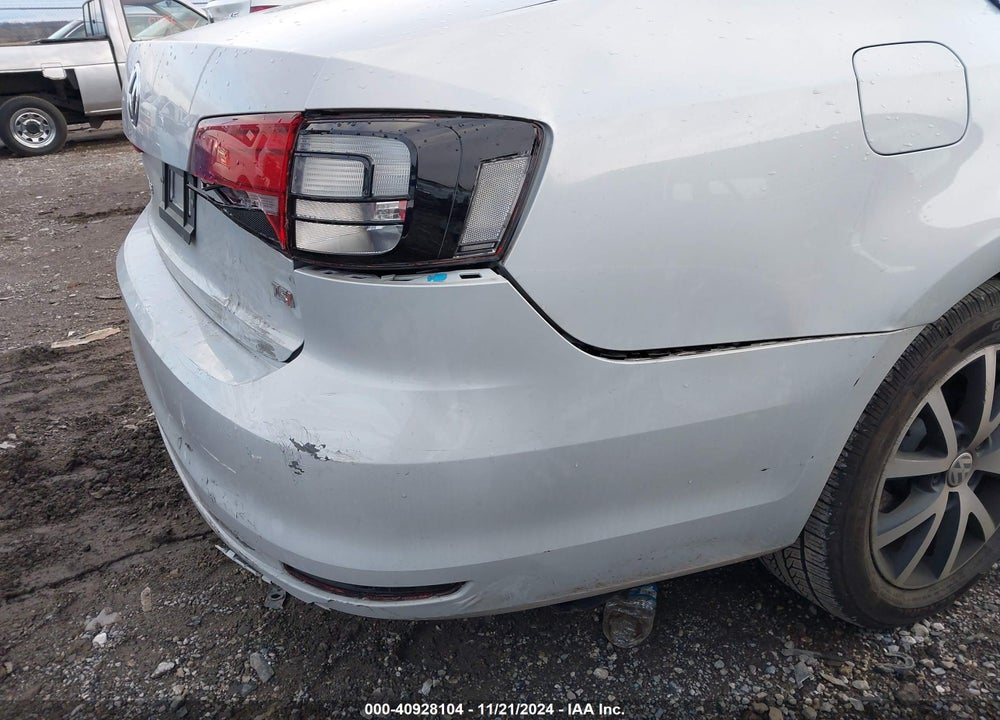 2017 VOLKSWAGEN JETTA 1.4T SE VIN: 3VWDB7AJ3HM381845