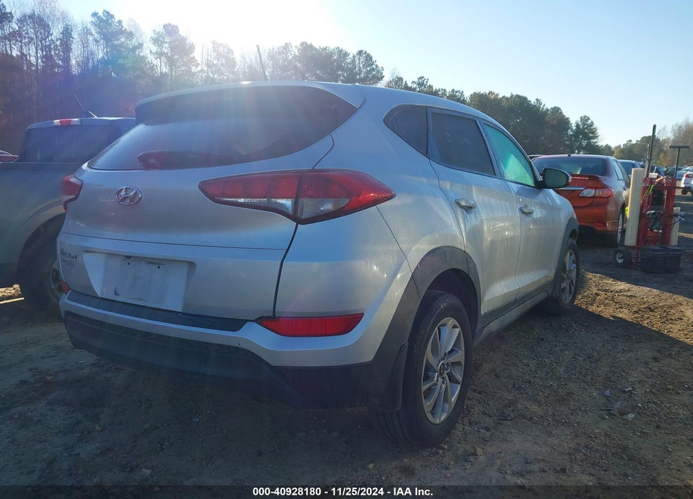 2016 HYUNDAI TUCSON SE VIN: KM8J23A45GU089421