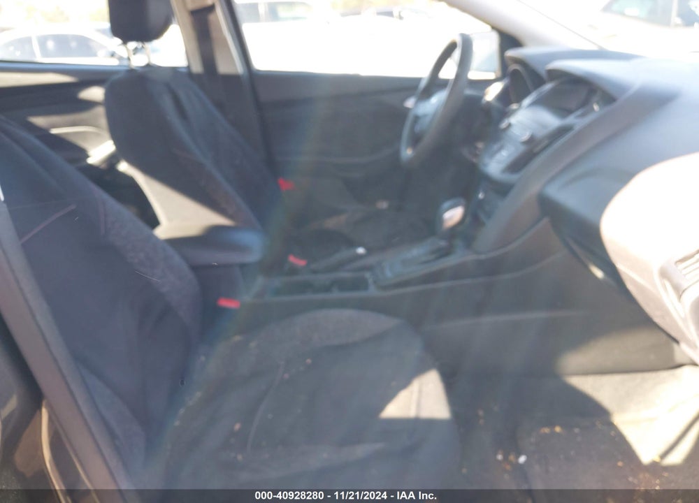 2018 FORD FOCUS SE VIN: 1FADP3F24JL207102