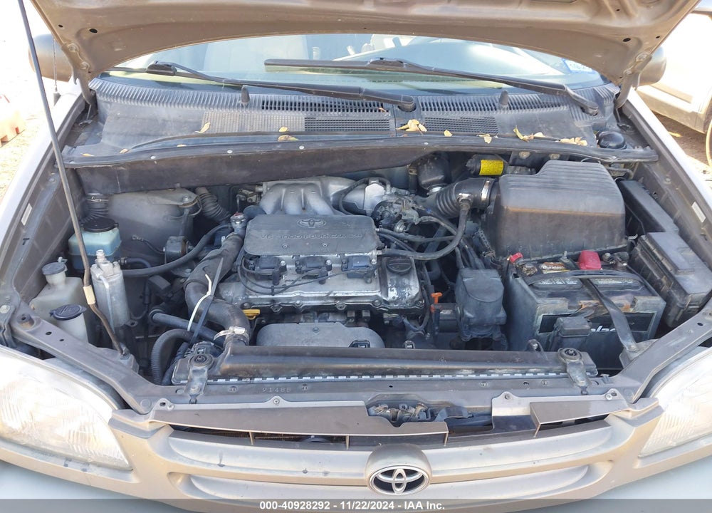 1998 TOYOTA SIENNA XLE VIN: 4T3ZF13C3WU011435