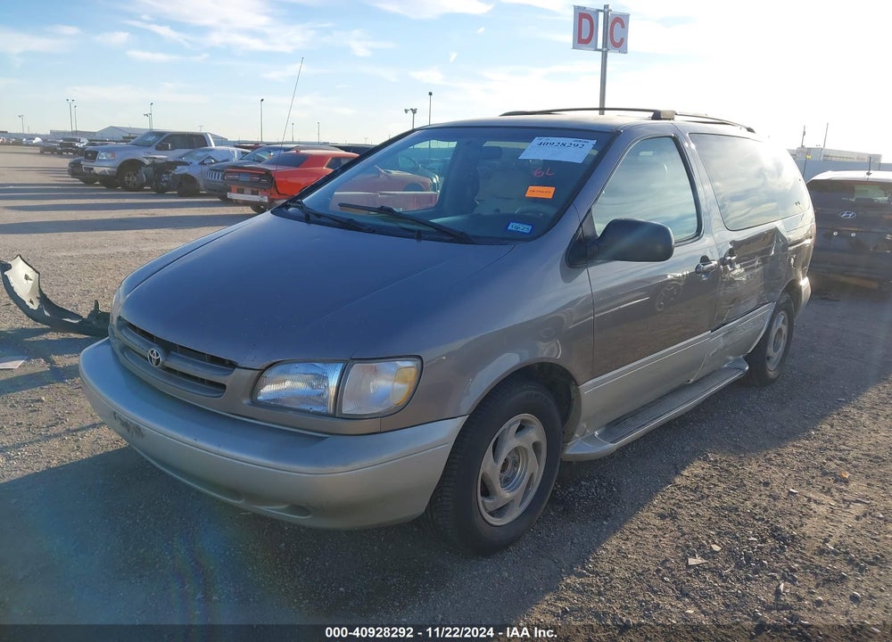 1998 TOYOTA SIENNA XLE VIN: 4T3ZF13C3WU011435