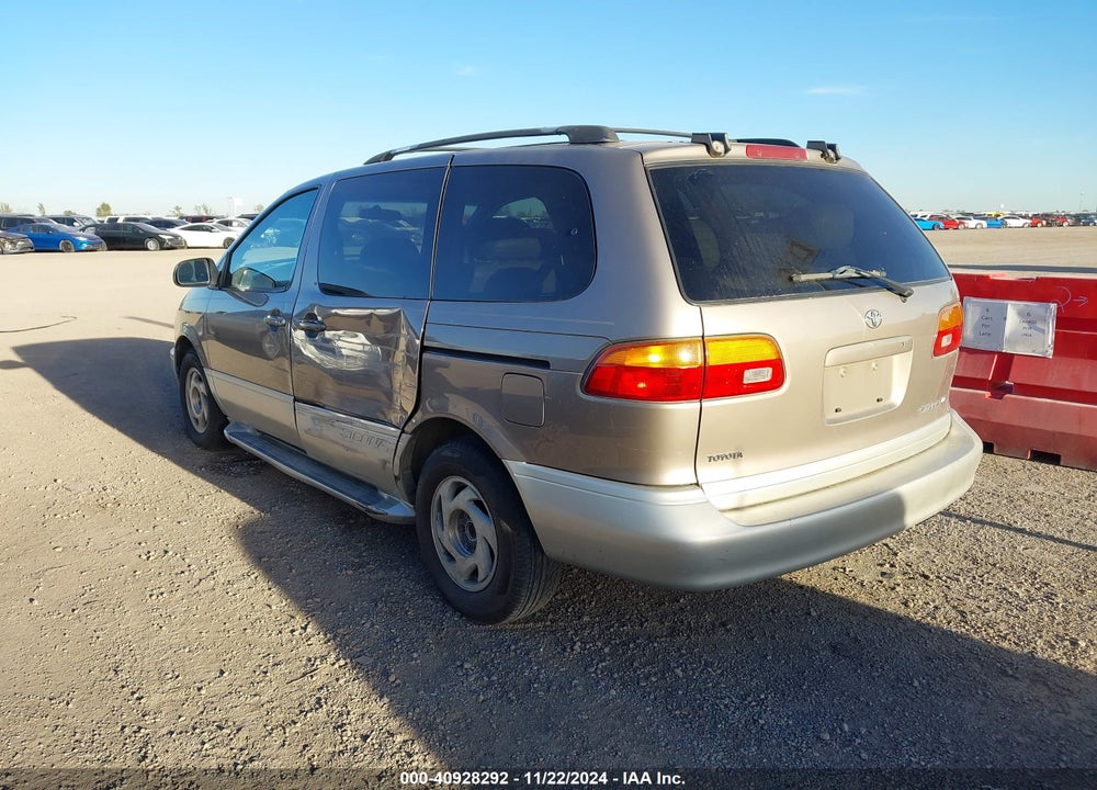 1998 TOYOTA SIENNA XLE VIN: 4T3ZF13C3WU011435