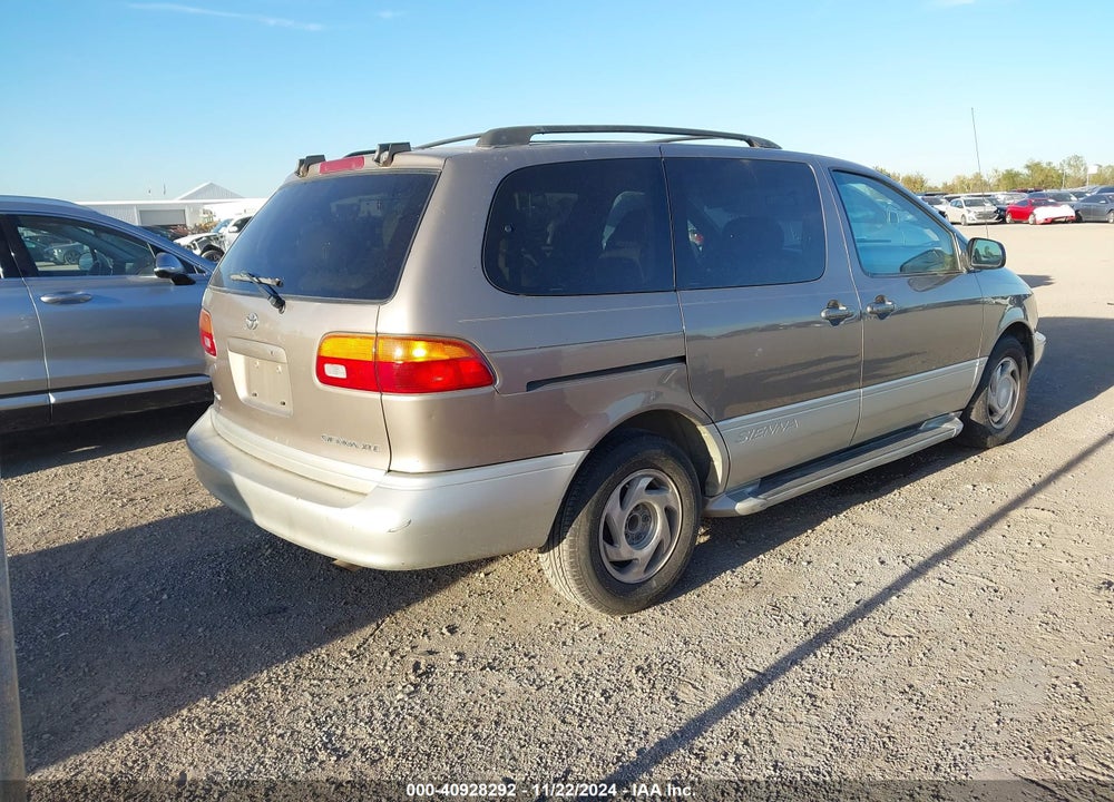 1998 TOYOTA SIENNA XLE VIN: 4T3ZF13C3WU011435