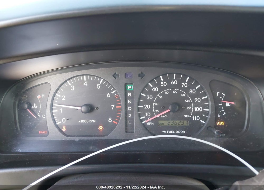 1998 TOYOTA SIENNA XLE VIN: 4T3ZF13C3WU011435