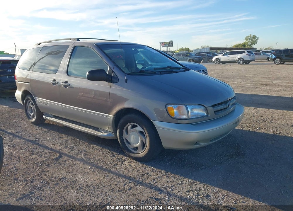 1998 TOYOTA SIENNA XLE VIN: 4T3ZF13C3WU011435