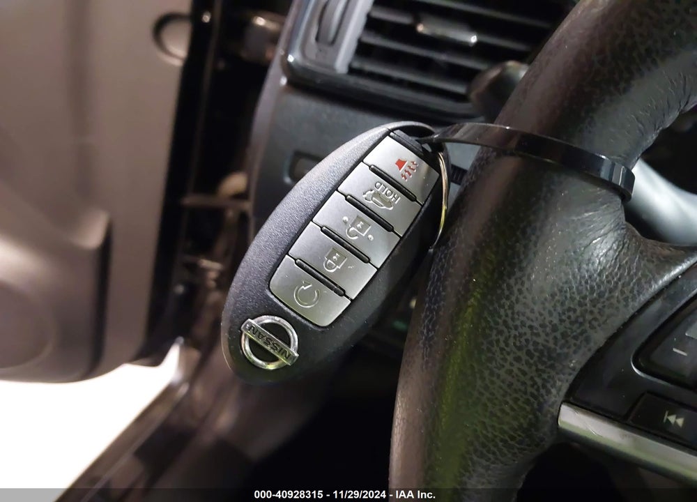 2018 NISSAN ROGUE SV VIN: KNMAT2MV1JP606283