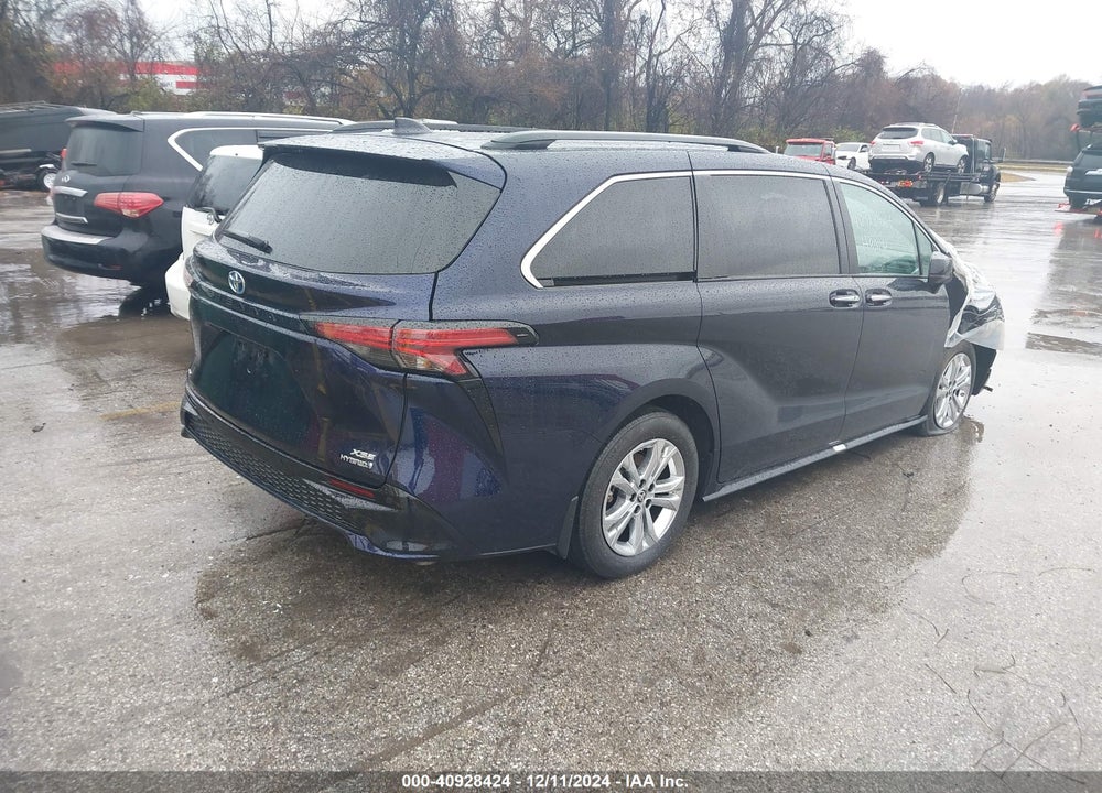 2022 TOYOTA SIENNA XSE VIN: 5TDXSKFC6NS070628
