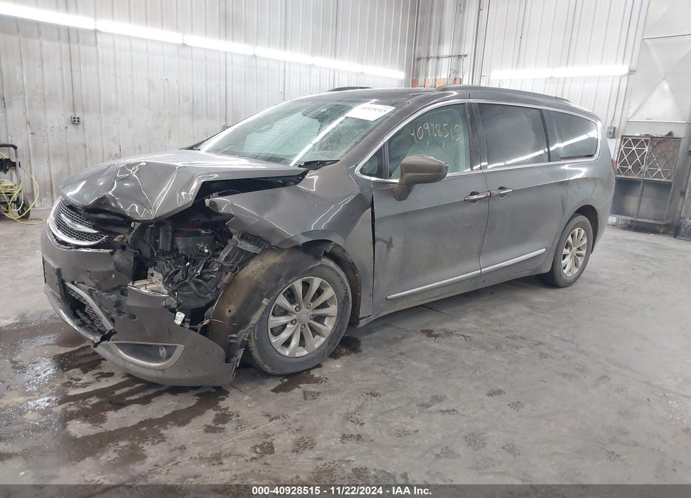 2017 CHRYSLER PACIFICA TOURING L VIN: 2C4RC1BG9HR614710