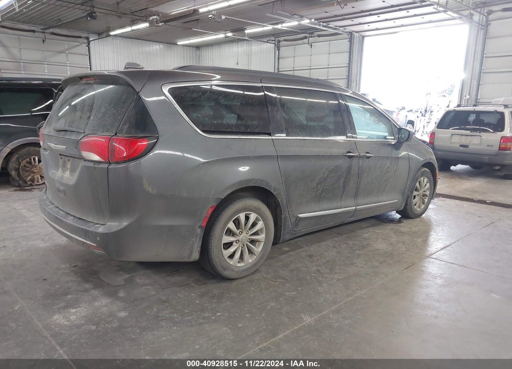 2017 CHRYSLER PACIFICA TOURING L VIN: 2C4RC1BG9HR614710