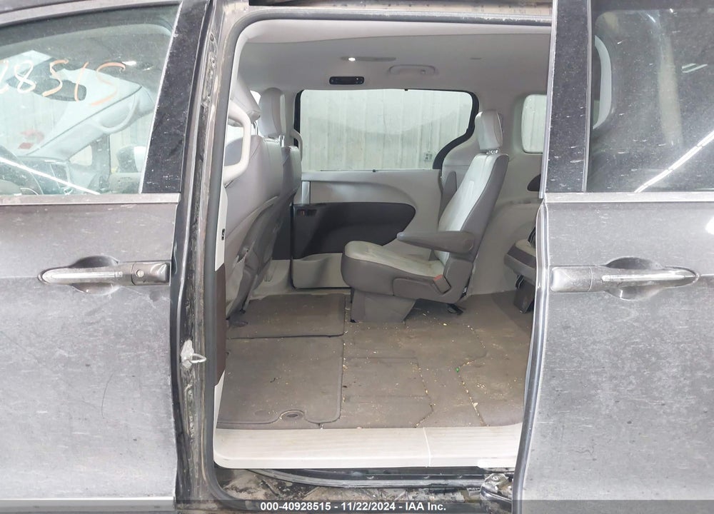 2017 CHRYSLER PACIFICA TOURING L VIN: 2C4RC1BG9HR614710