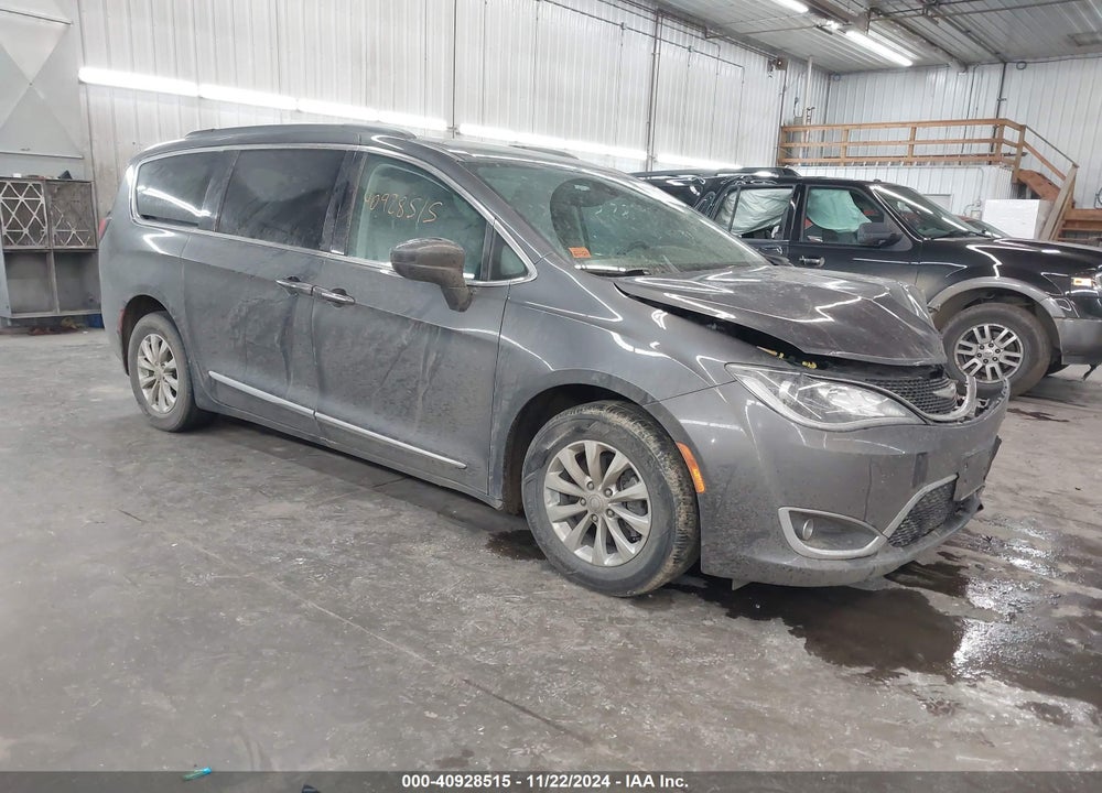 2017 CHRYSLER PACIFICA TOURING L VIN: 2C4RC1BG9HR614710