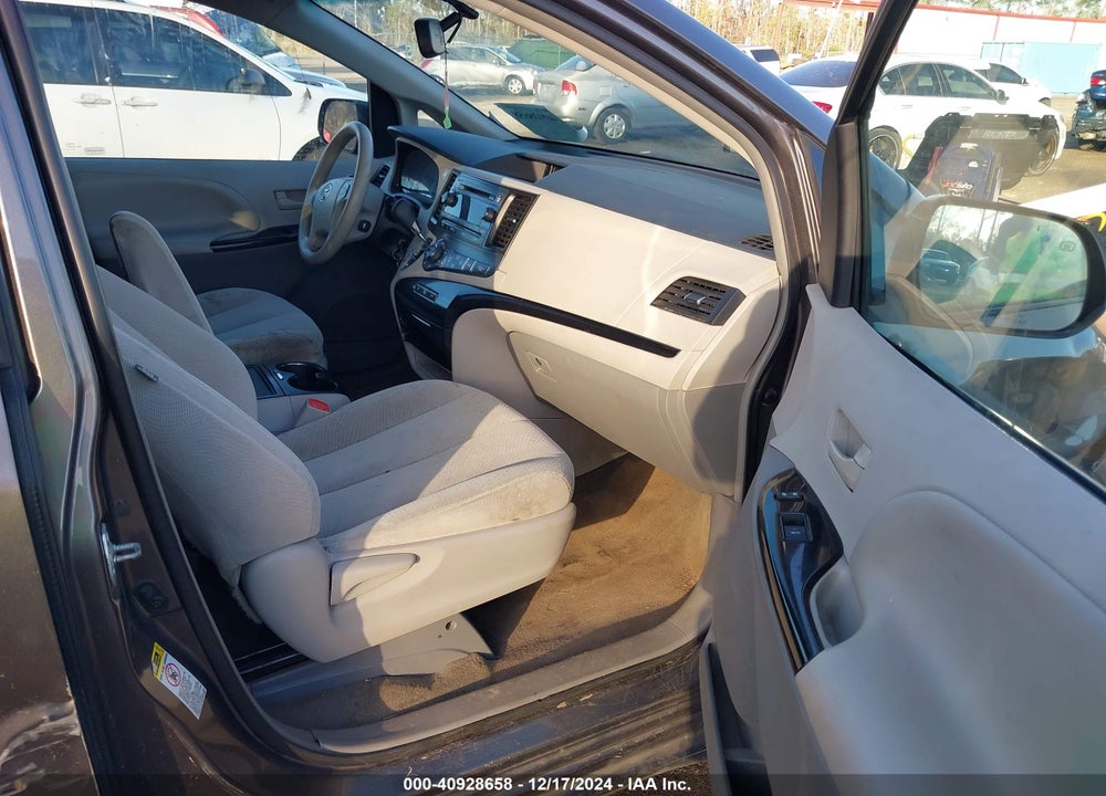 2014 TOYOTA SIENNA LE V6 8 PASSENGER VIN: 5TDKK3DC3ES454904