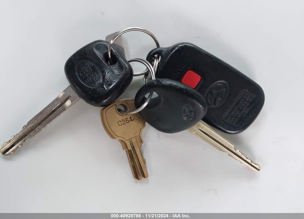 2011 TOYOTA SIENNA LE V6 VIN: 5TDKK3DC7BS054808