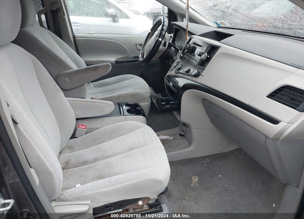 2011 TOYOTA SIENNA LE V6 VIN: 5TDKK3DC7BS054808
