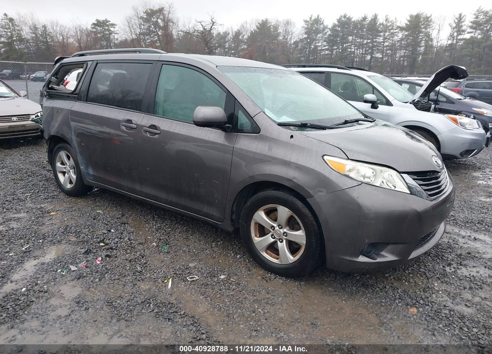 2011 TOYOTA SIENNA LE V6 VIN: 5TDKK3DC7BS054808