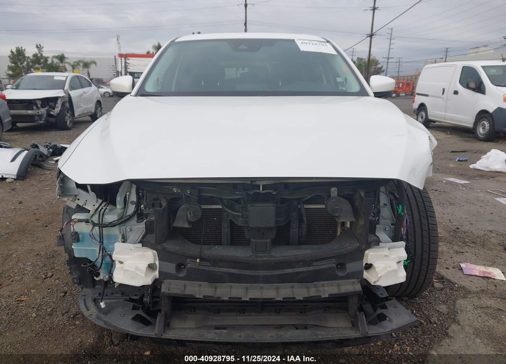 2018 MAZDA CX-5 TOURING VIN: JM3KFACM0J0419325