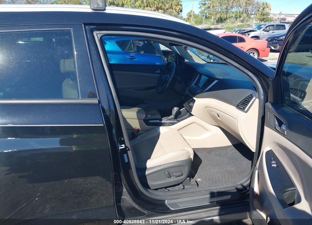 2017 HYUNDAI TUCSON LIMITED VIN: KM8J3CA25HU376318