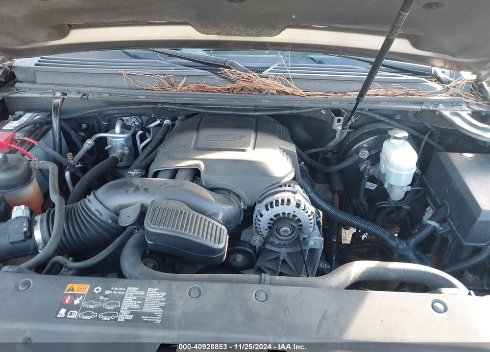 2014 CHEVROLET SUBURBAN 1500 LT VIN: 1GNSKJE74ER144028