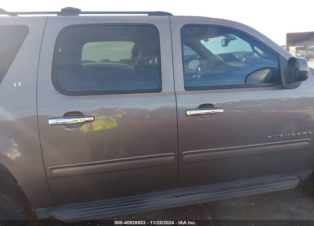 2014 CHEVROLET SUBURBAN 1500 LT VIN: 1GNSKJE74ER144028