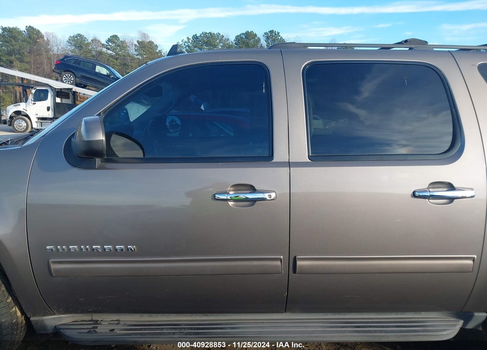 2014 CHEVROLET SUBURBAN 1500 LT VIN: 1GNSKJE74ER144028