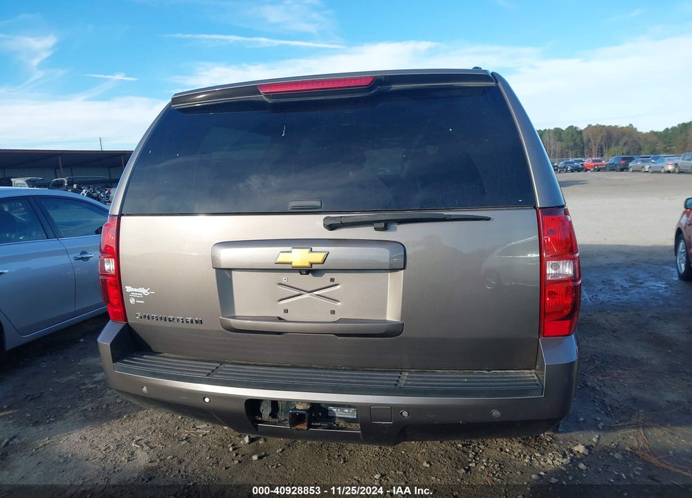 2014 CHEVROLET SUBURBAN 1500 LT VIN: 1GNSKJE74ER144028