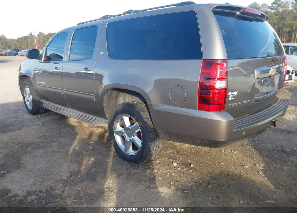 2014 CHEVROLET SUBURBAN 1500 LT VIN: 1GNSKJE74ER144028