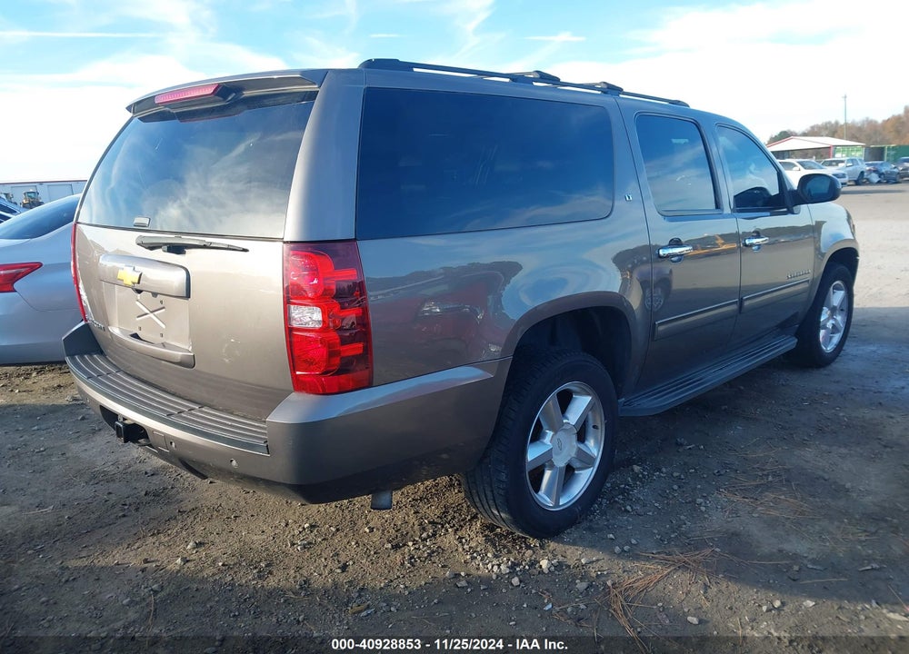 2014 CHEVROLET SUBURBAN 1500 LT VIN: 1GNSKJE74ER144028