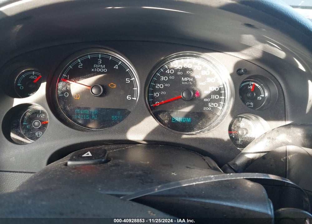 2014 CHEVROLET SUBURBAN 1500 LT VIN: 1GNSKJE74ER144028