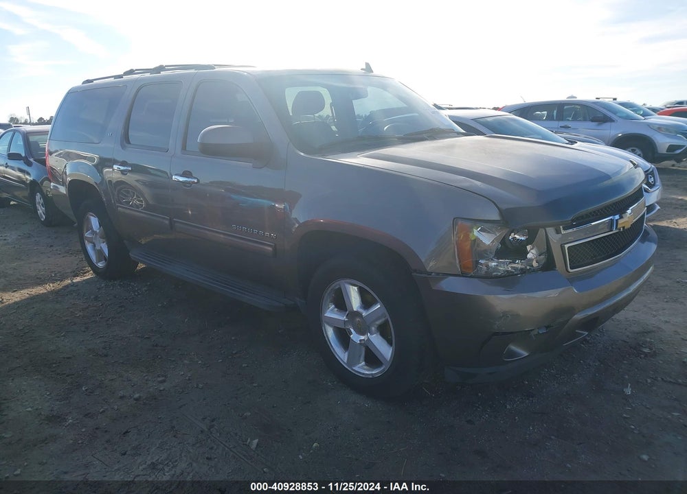 2014 CHEVROLET SUBURBAN 1500 LT VIN: 1GNSKJE74ER144028