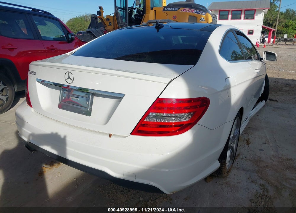2013 MERCEDES-BENZ C 250 VIN: WDDGJ4HBXDF958791