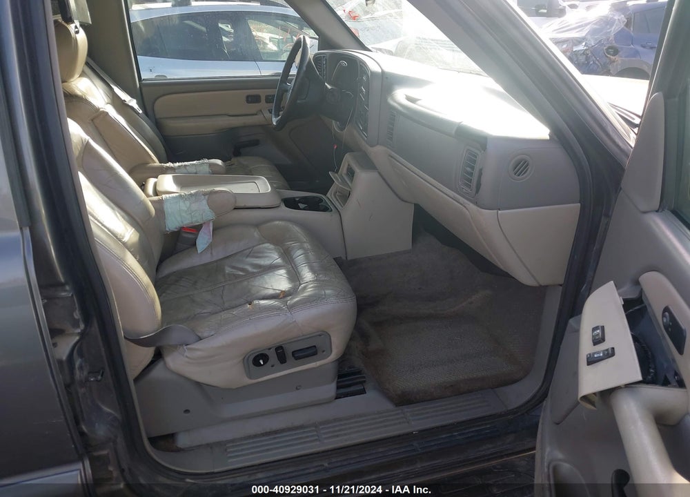 2000 CHEVROLET SUBURBAN 1500 LT VIN: 3GNFK16T6YG100520
