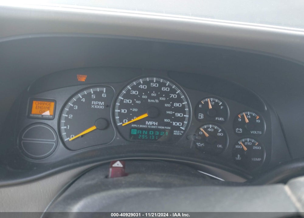 2000 CHEVROLET SUBURBAN 1500 LT VIN: 3GNFK16T6YG100520