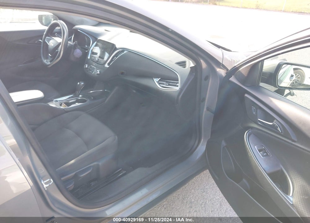 2018 CHEVROLET MALIBU LT VIN: 1G1ZD5ST1JF245476