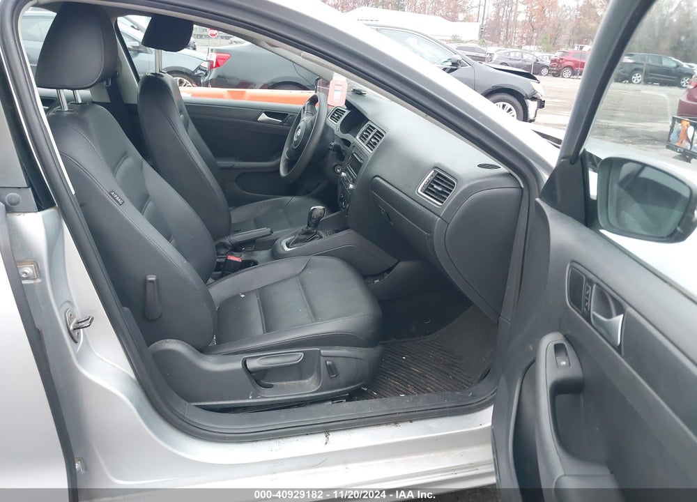 2014 VOLKSWAGEN JETTA 1.8T SE VIN: 3VWD17AJ0EM221209