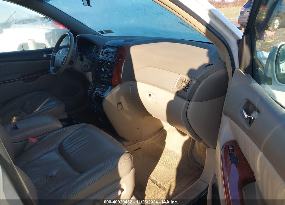 2005 TOYOTA SIENNA XLE VIN: 5TDBA22CX5S031141