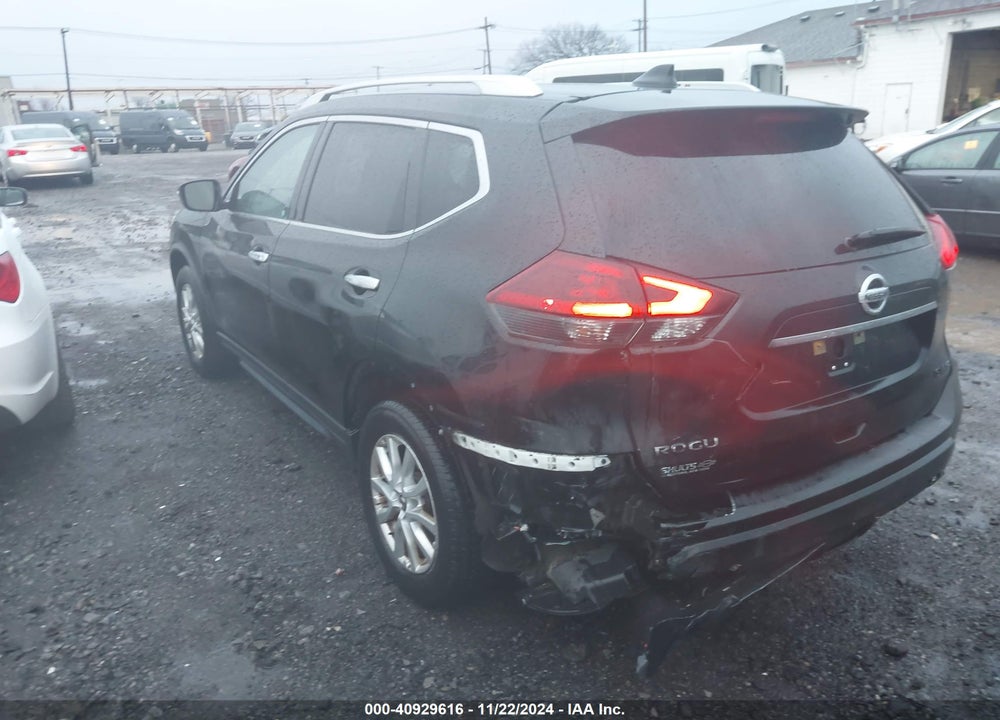 2018 NISSAN ROGUE SV VIN: KNMAT2MV2JP560558