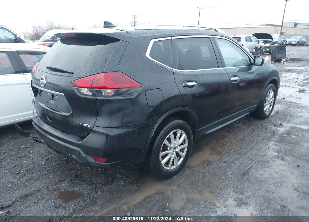 2018 NISSAN ROGUE SV VIN: KNMAT2MV2JP560558