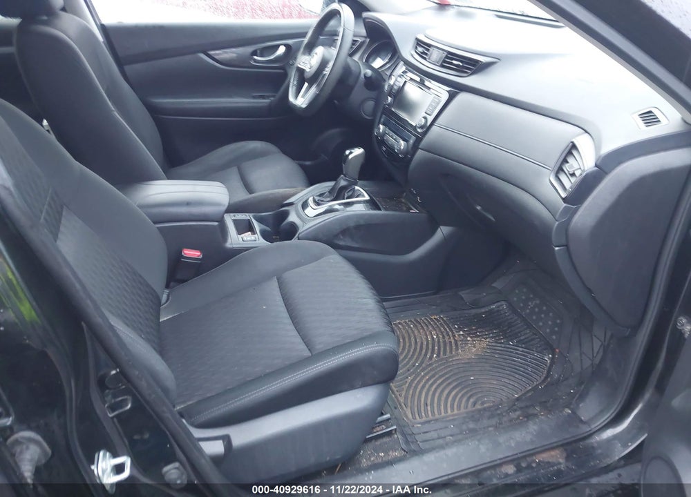 2018 NISSAN ROGUE SV VIN: KNMAT2MV2JP560558