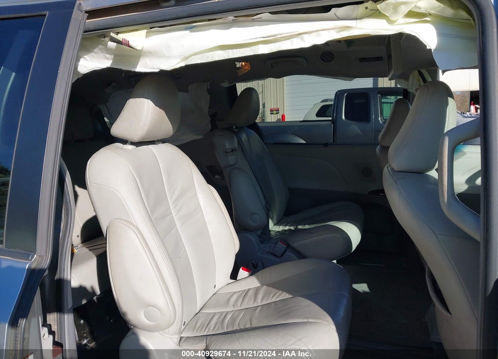 2011 TOYOTA SIENNA XLE LIMITED VIN: 5TDYK3DC0BS053221