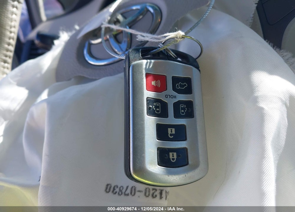 2011 TOYOTA SIENNA XLE LIMITED VIN: 5TDYK3DC0BS053221