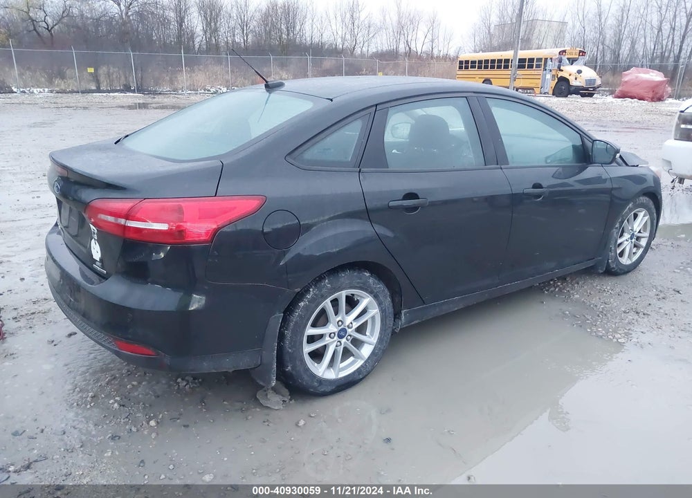 2015 FORD FOCUS SE VIN: 1FADP3F21FL382723