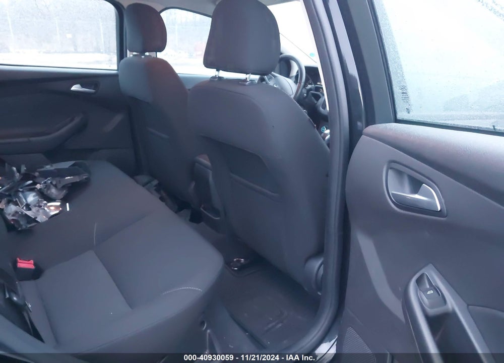 2015 FORD FOCUS SE VIN: 1FADP3F21FL382723