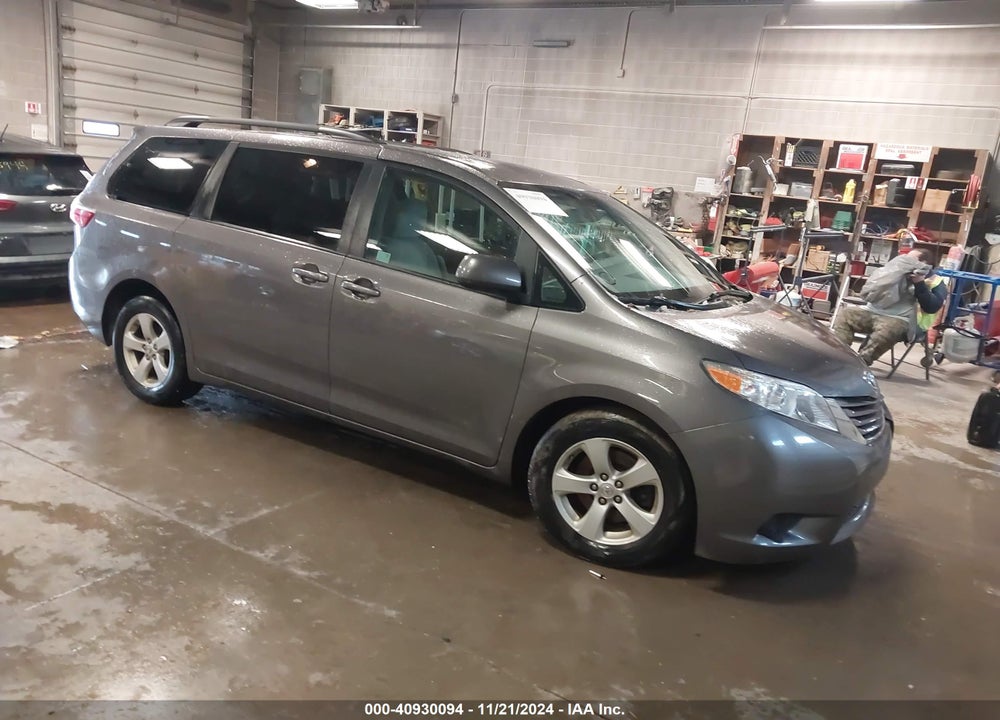 2017 TOYOTA SIENNA LE 8 PASSENGER VIN: 5TDKZ3DC4HS771963