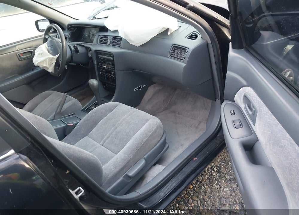 1998 TOYOTA CAMRY LE VIN: JT2BG22K5W0134003