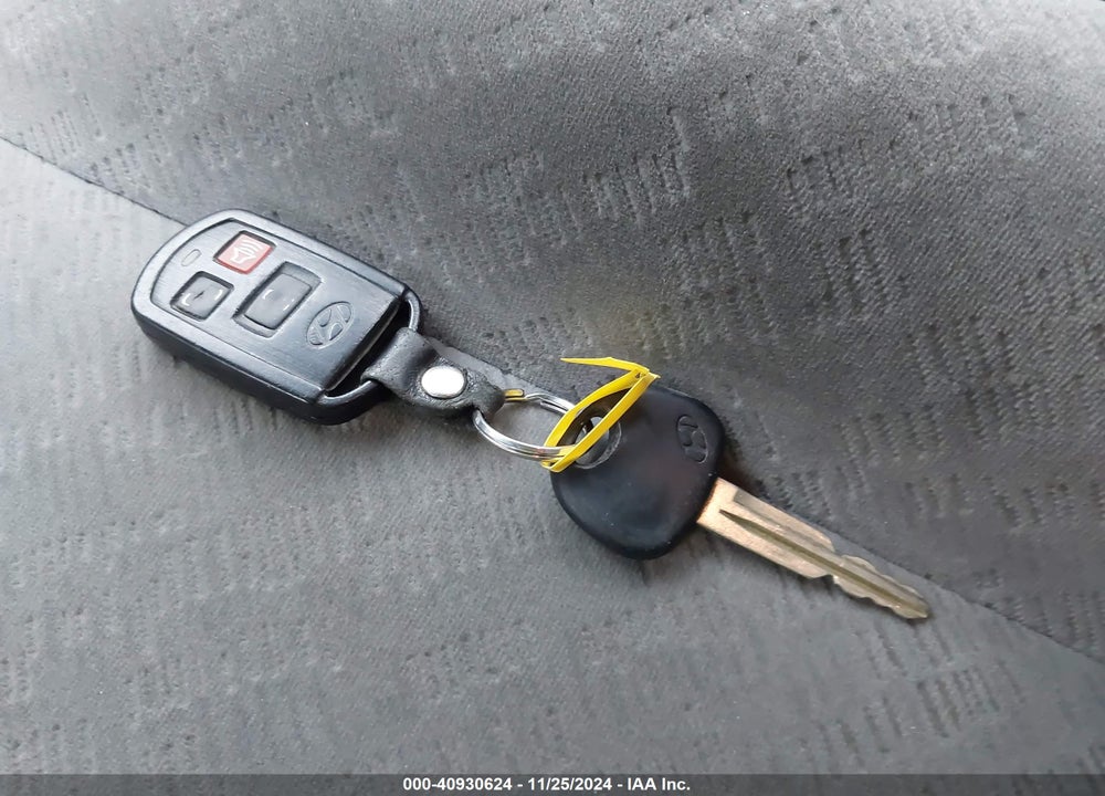 2004 HYUNDAI ELANTRA GLS/GT VIN: KMHDN46D14U776930