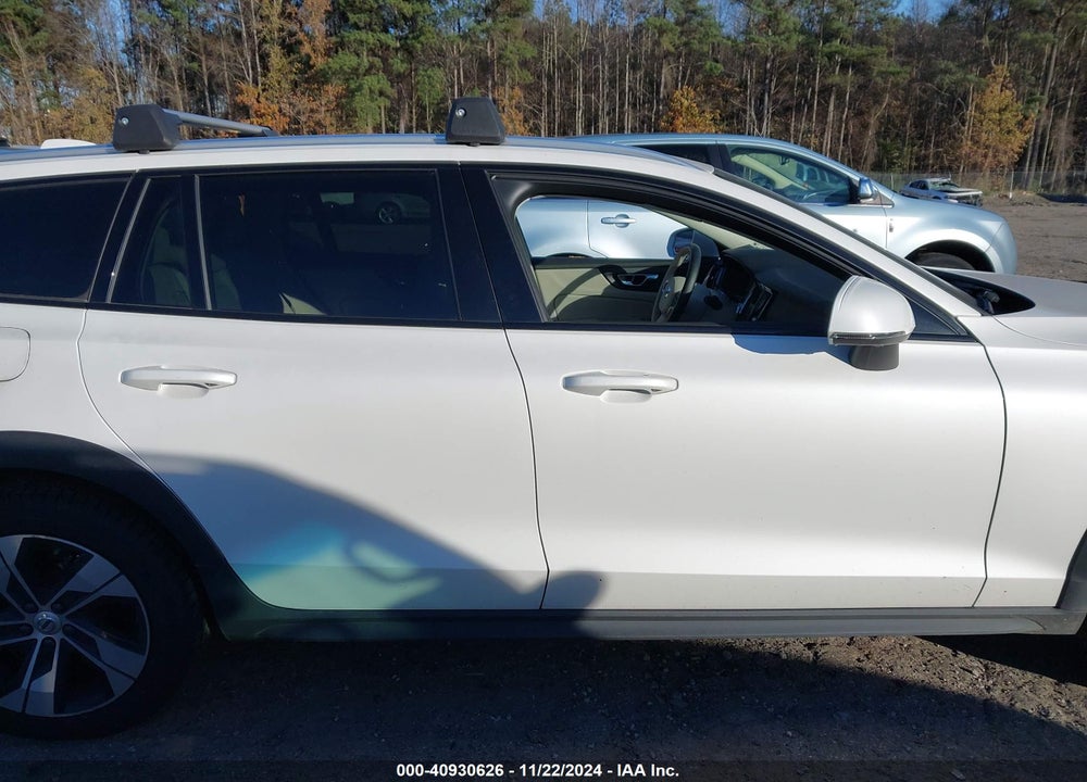 2023 VOLVO V60 CROSS COUNTRY B5 PLUS VIN: YV4L12WZ3P2107065