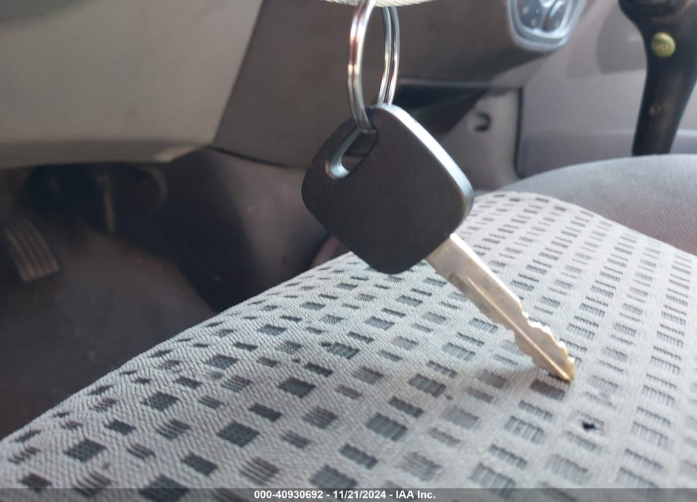 2005 FORD FOCUS ZX4 VIN: 1FAHP34N65W174638